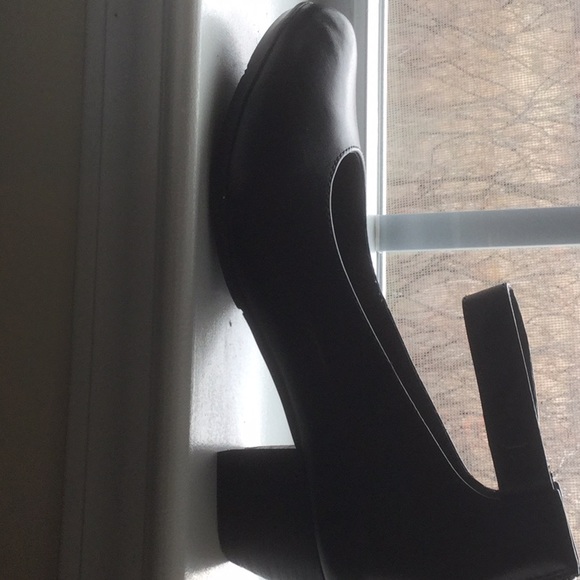 Shoes - Picture 2 of 4